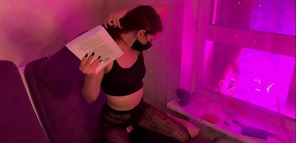  Mistress Sofi in Nylon Tights Full-Weight Facesitting While Reading a Book - This is An Absolute Ignorant Femdom